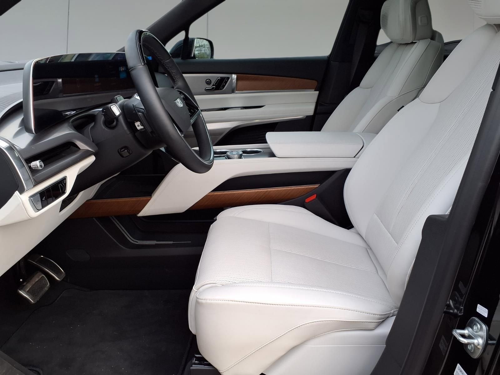 2026 Cadillac VISTIQ Luxury