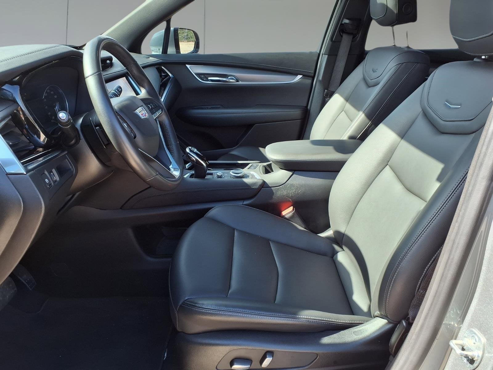 2025 Cadillac XT6 Luxury