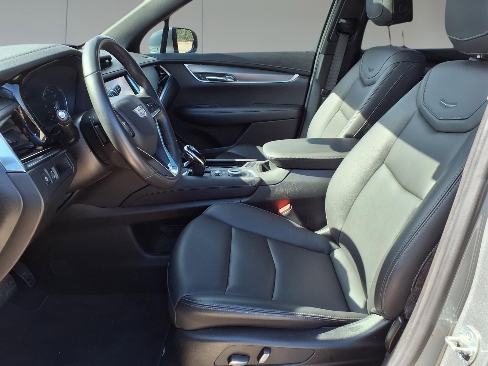 2025 Cadillac XT6 Luxury