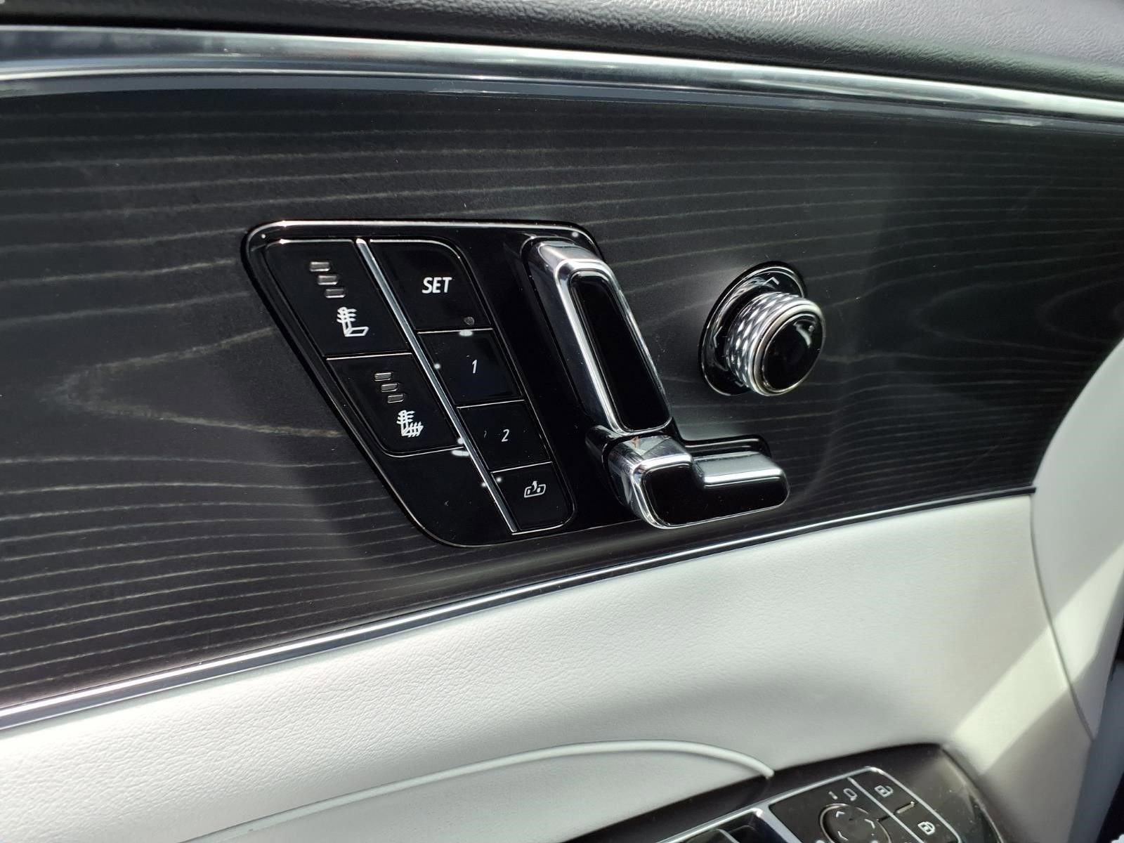 2024 Cadillac LYRIQ Luxury 1