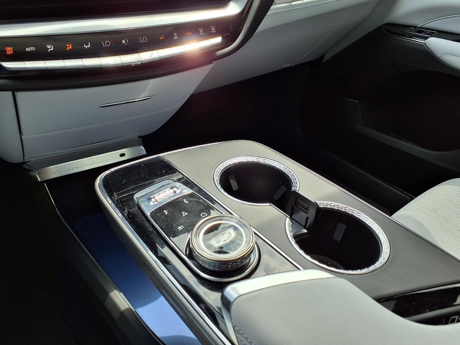 2024 Cadillac LYRIQ Luxury 1