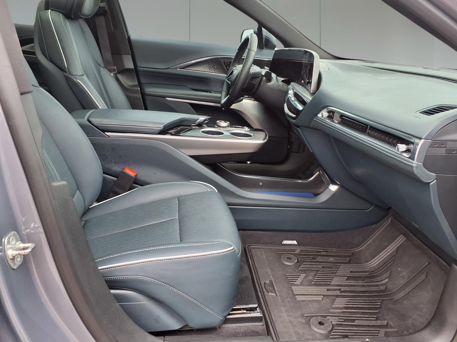 2024 Cadillac LYRIQ Luxury 3