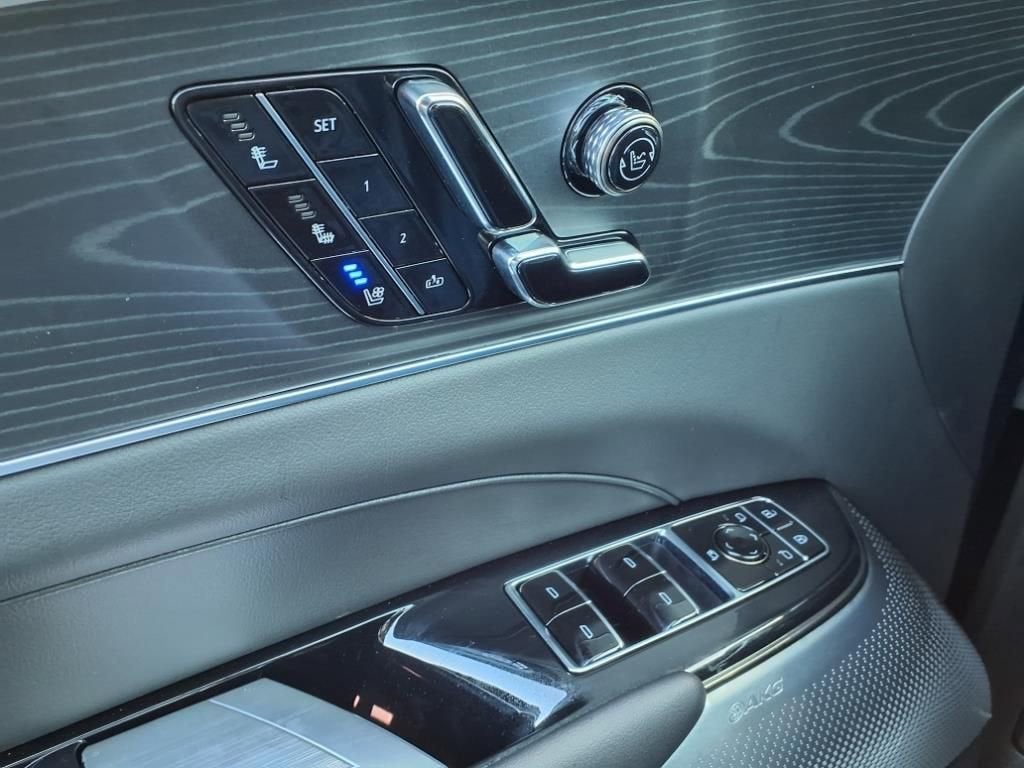 2025 Cadillac LYRIQ Sport 2