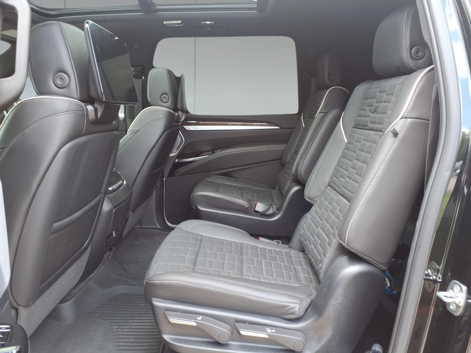 2025 Cadillac Escalade ESV Sport Platinum