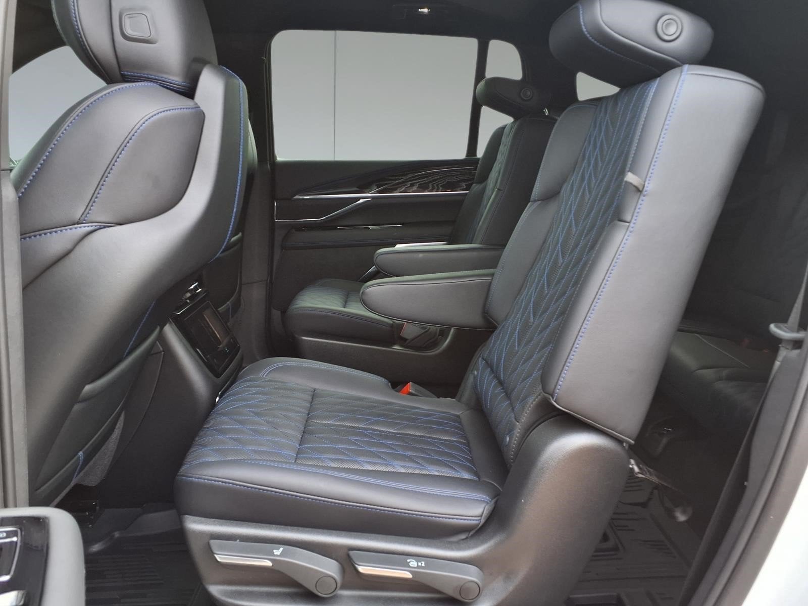2025 Cadillac ESCALADE IQ Sport 1