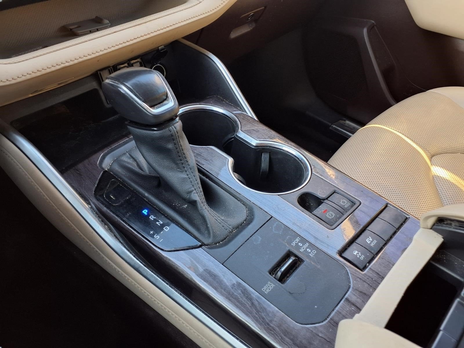 2020 Toyota Highlander Hybrid Platinum