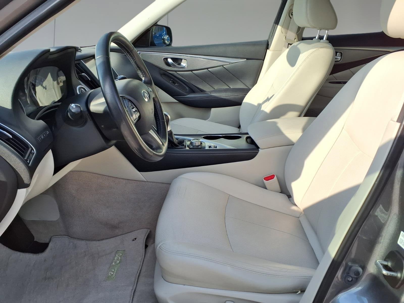 2015 INFINITI Q50 Premium