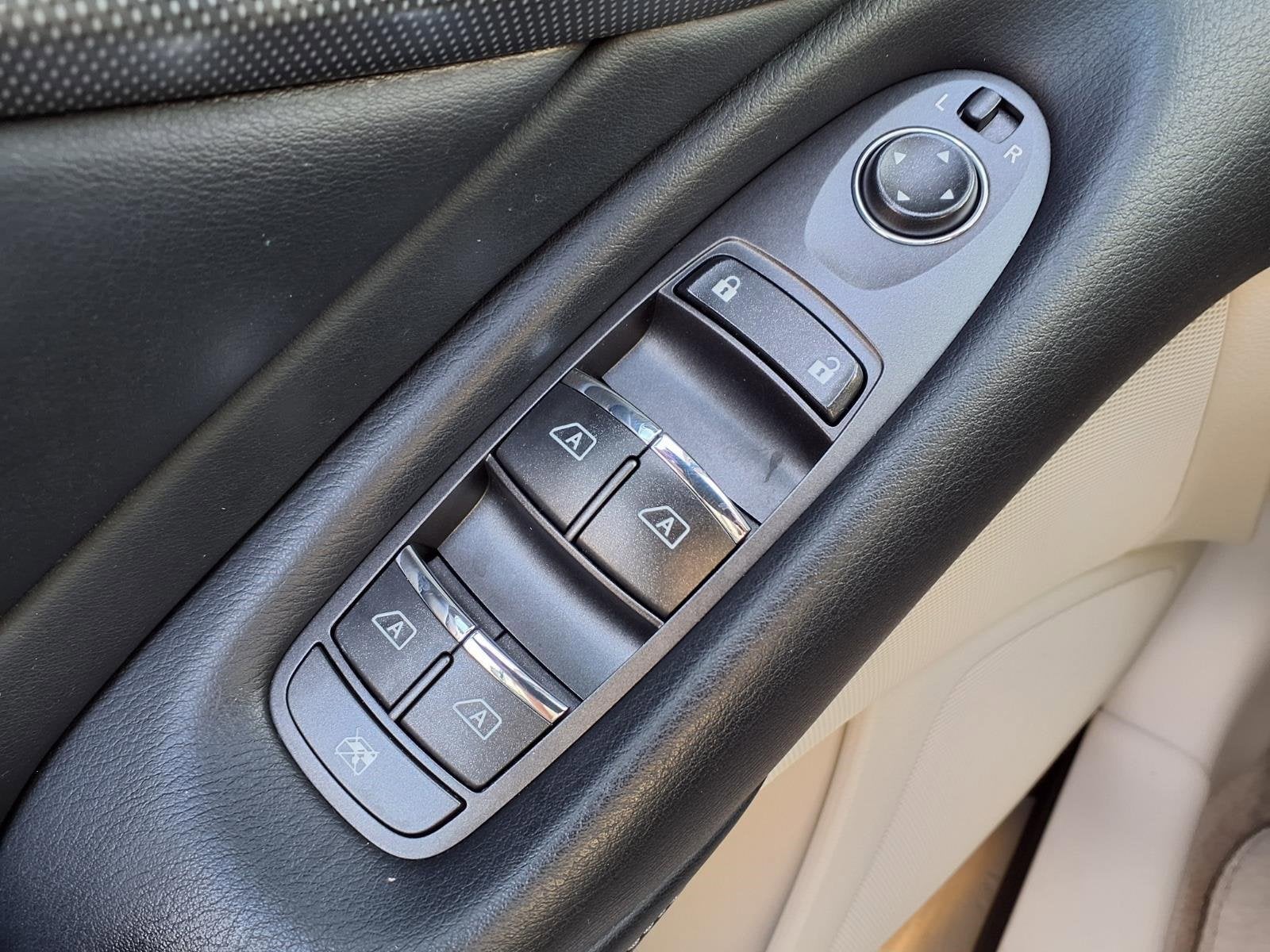 2015 INFINITI Q50 Premium