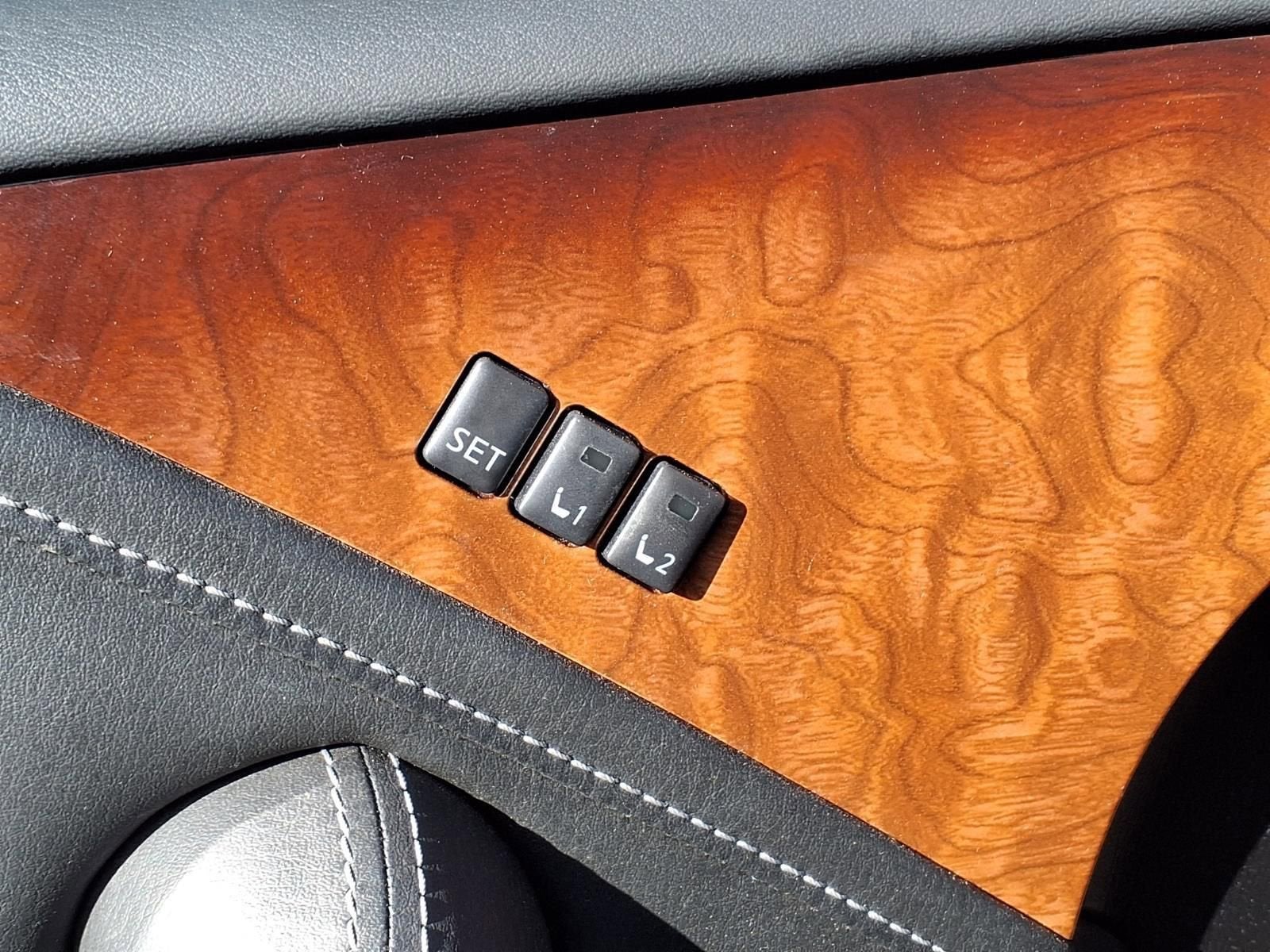 2017 INFINITI QX80 NA