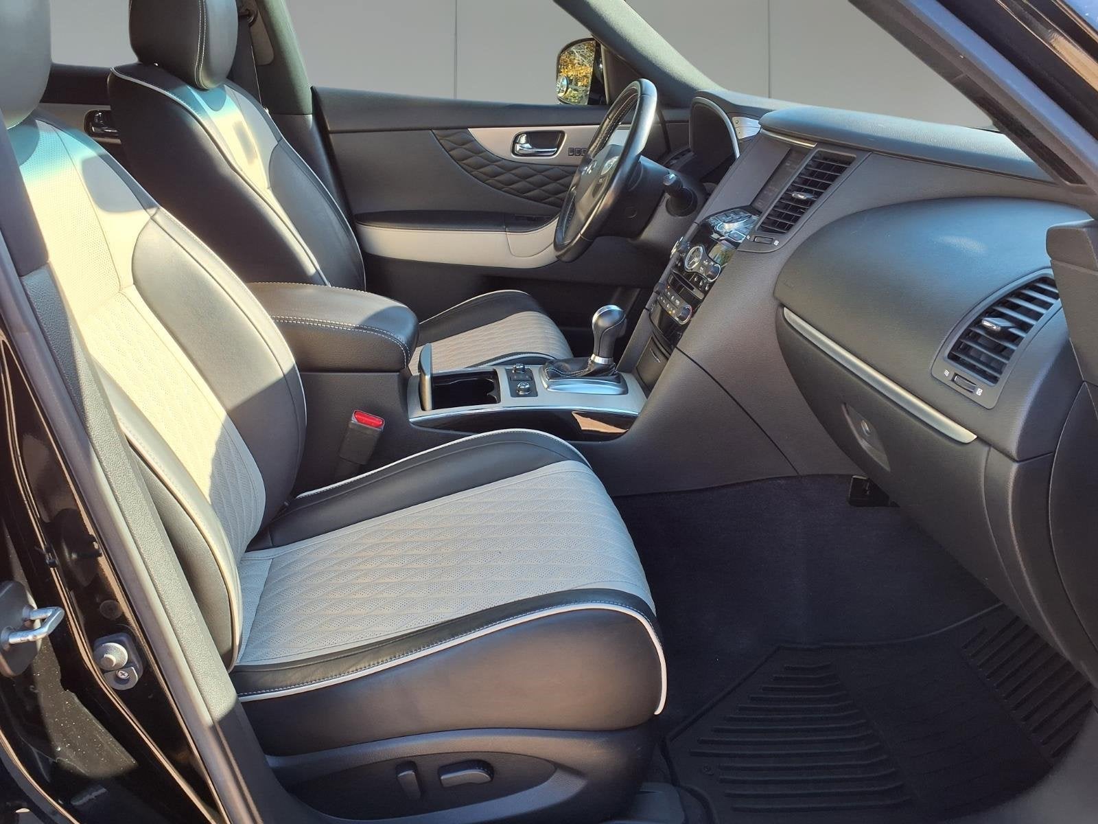 2017 INFINITI QX70 NA