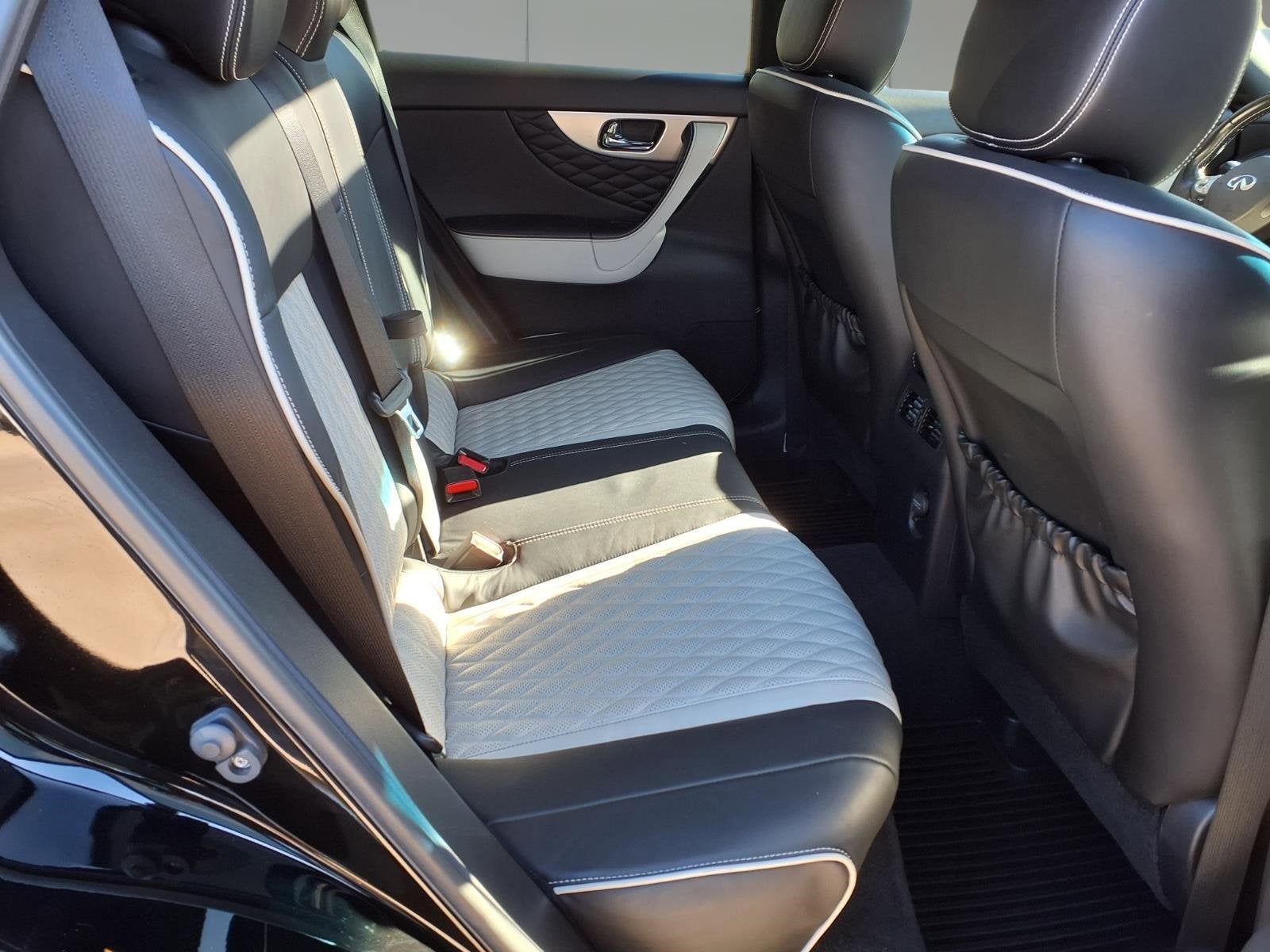 2017 INFINITI QX70 NA