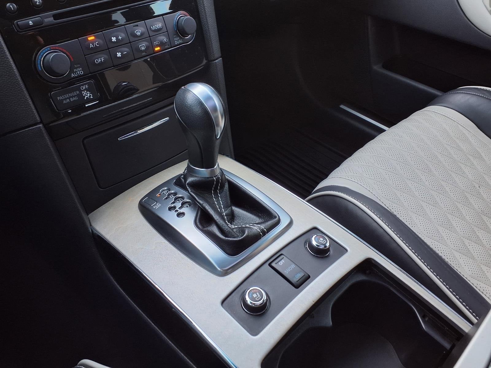 2017 INFINITI QX70 NA