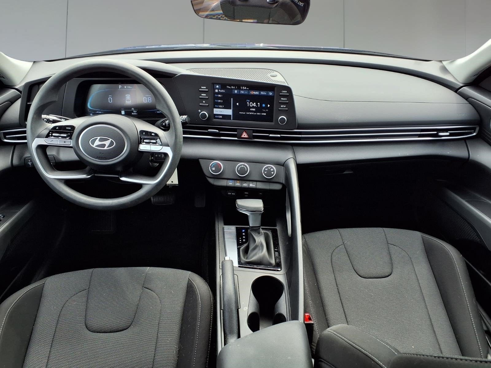 2025 Hyundai Elantra SE