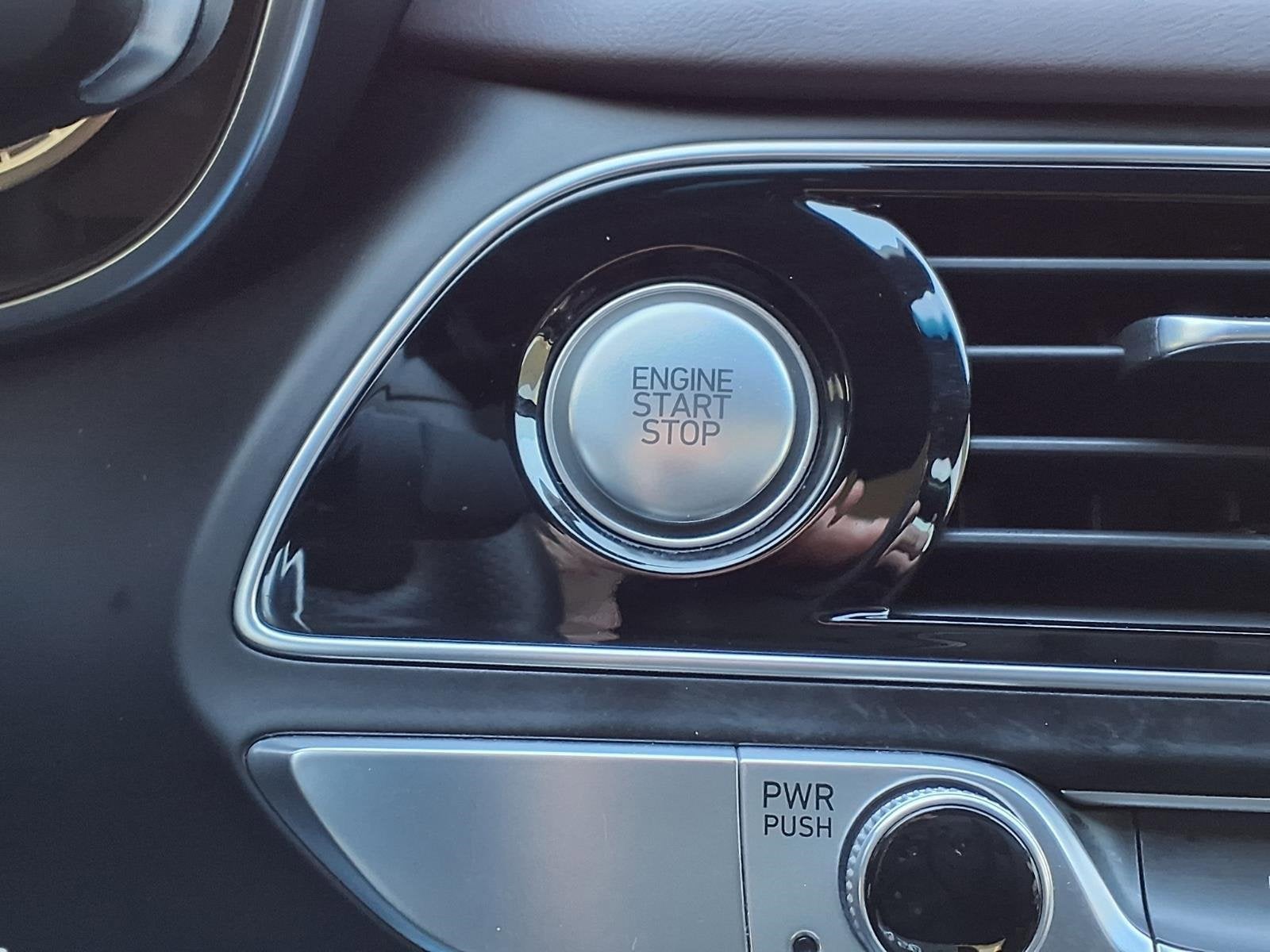 2022 Genesis G70 2.0T