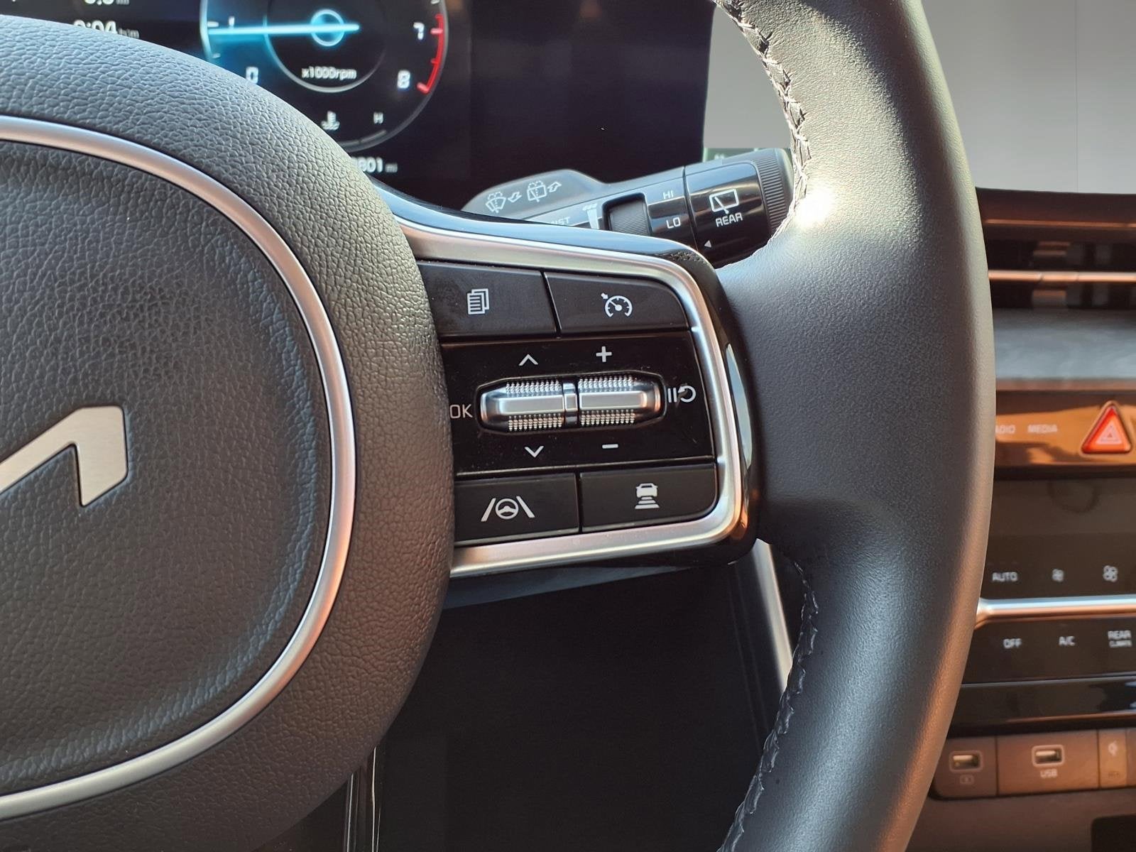 2024 Kia Carnival SX