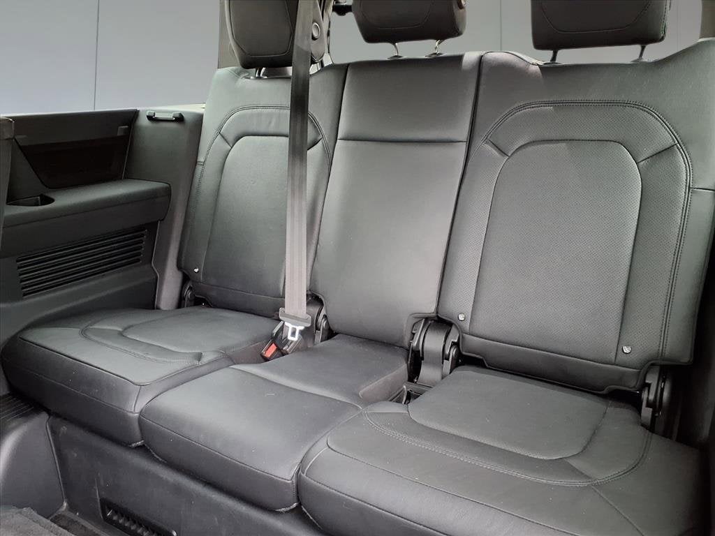 2023 Land Rover Defender X-Dynamic SE