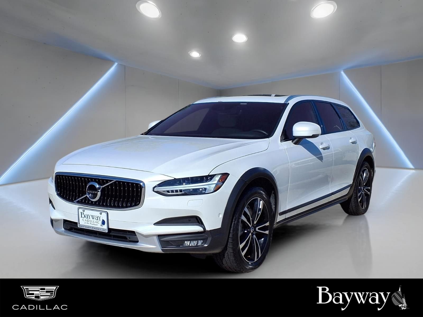2018 Volvo V90 Cross Country T5MOMENTUM