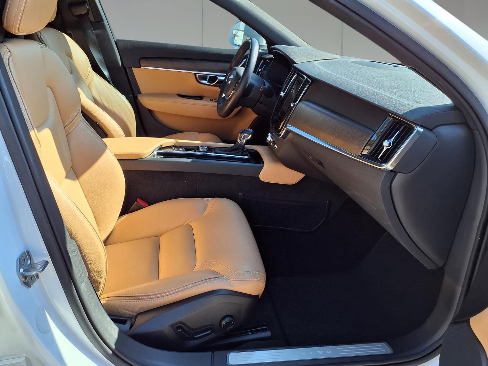 2018 Volvo V90 Cross Country T5MOMENTUM