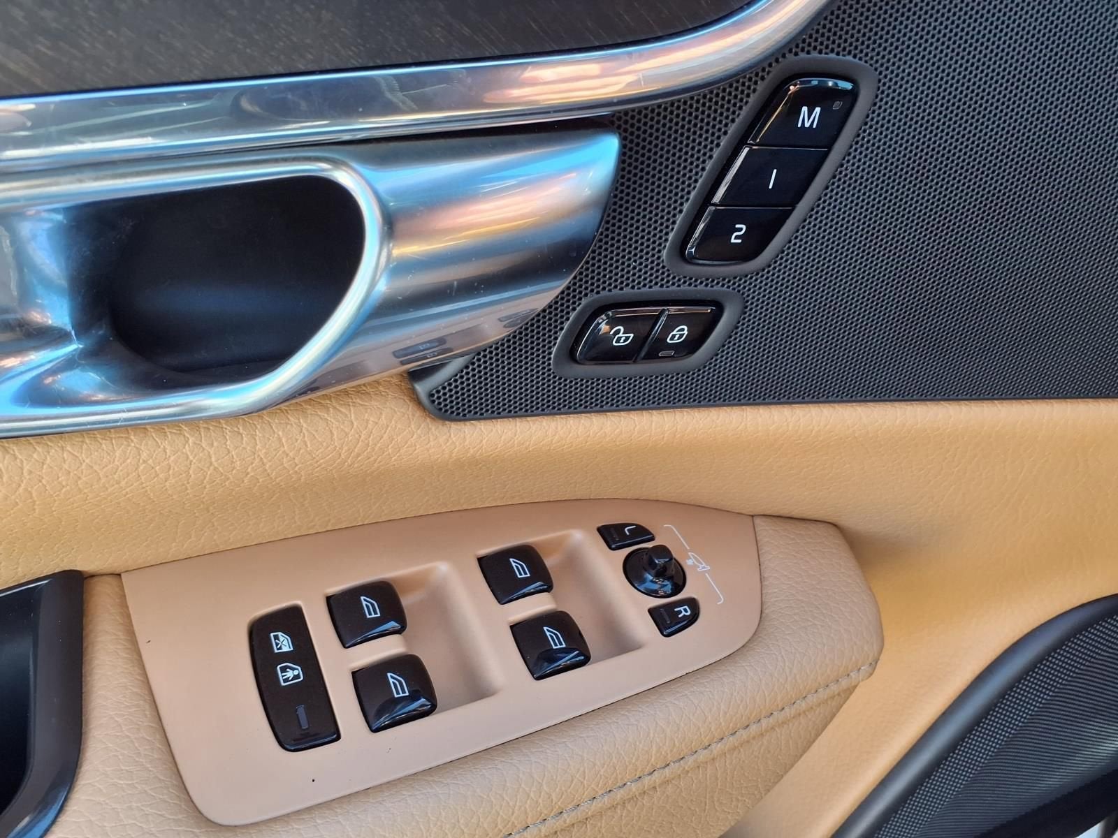 2018 Volvo V90 Cross Country T5MOMENTUM