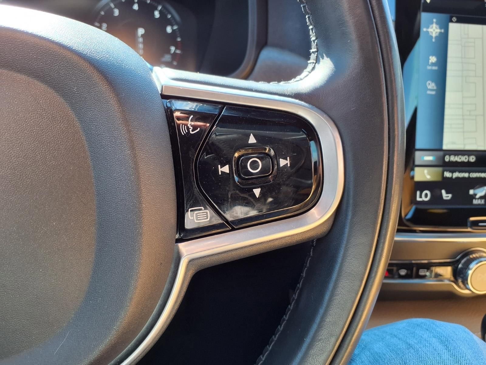 2018 Volvo V90 Cross Country T5MOMENTUM