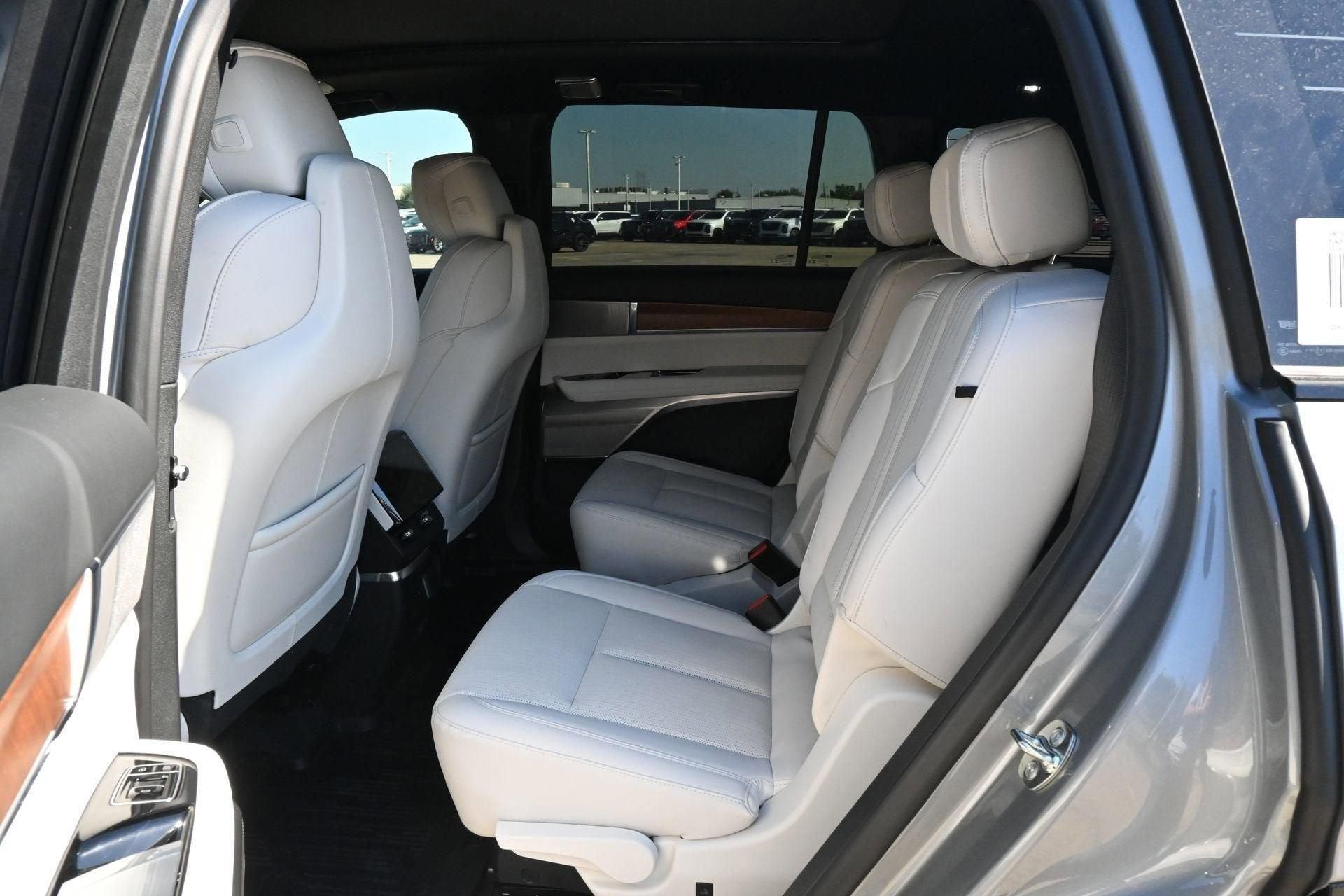 2026 Cadillac VISTIQ Sport