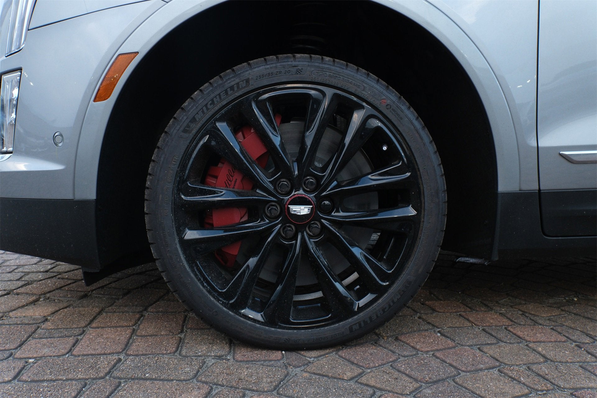 2025 Cadillac XT5 Sport