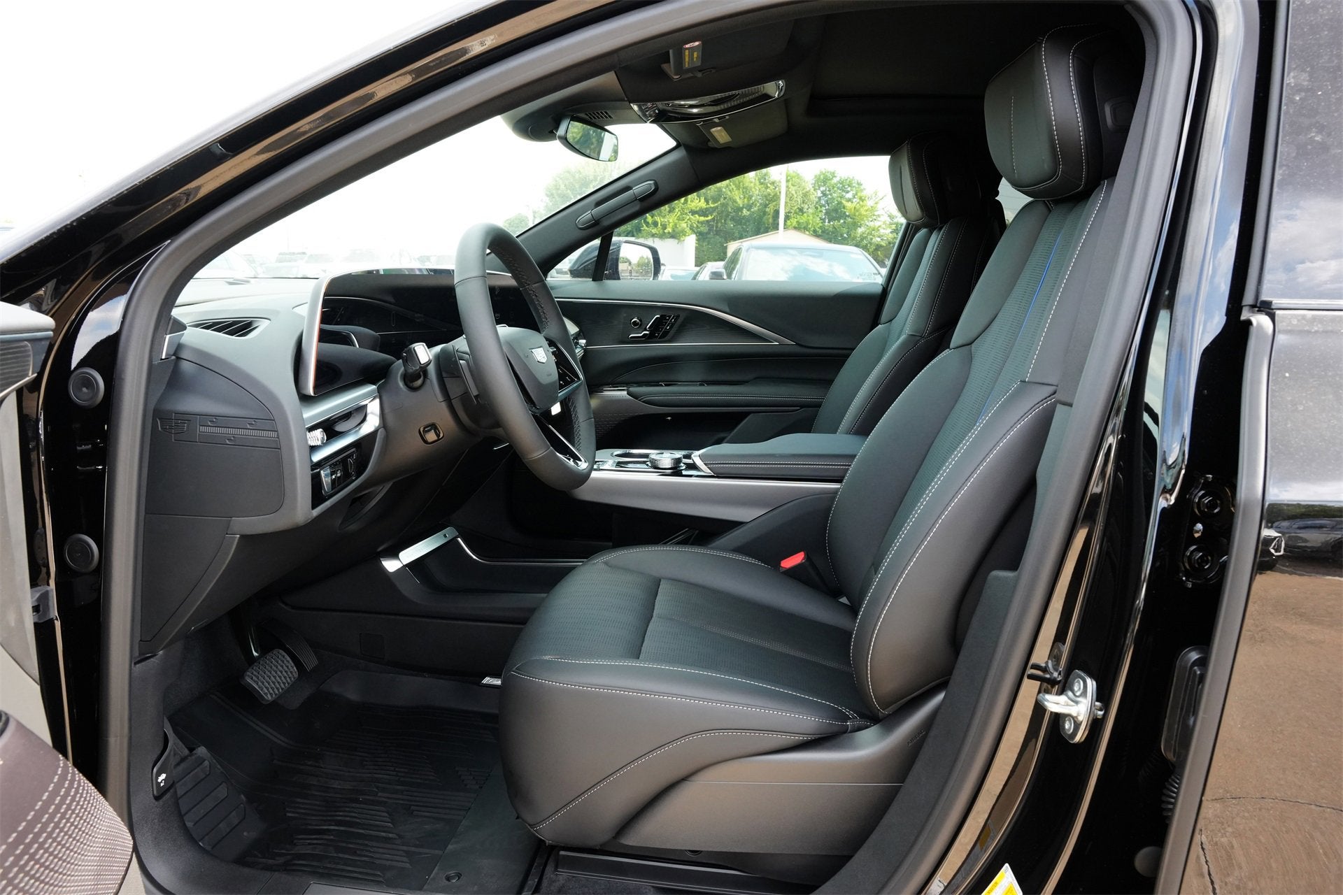 2025 Cadillac LYRIQ Luxury 1