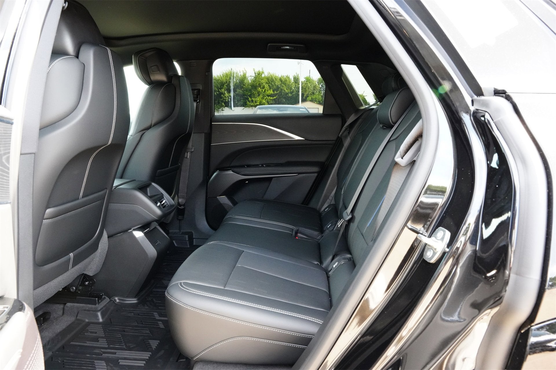 2025 Cadillac LYRIQ Luxury 1