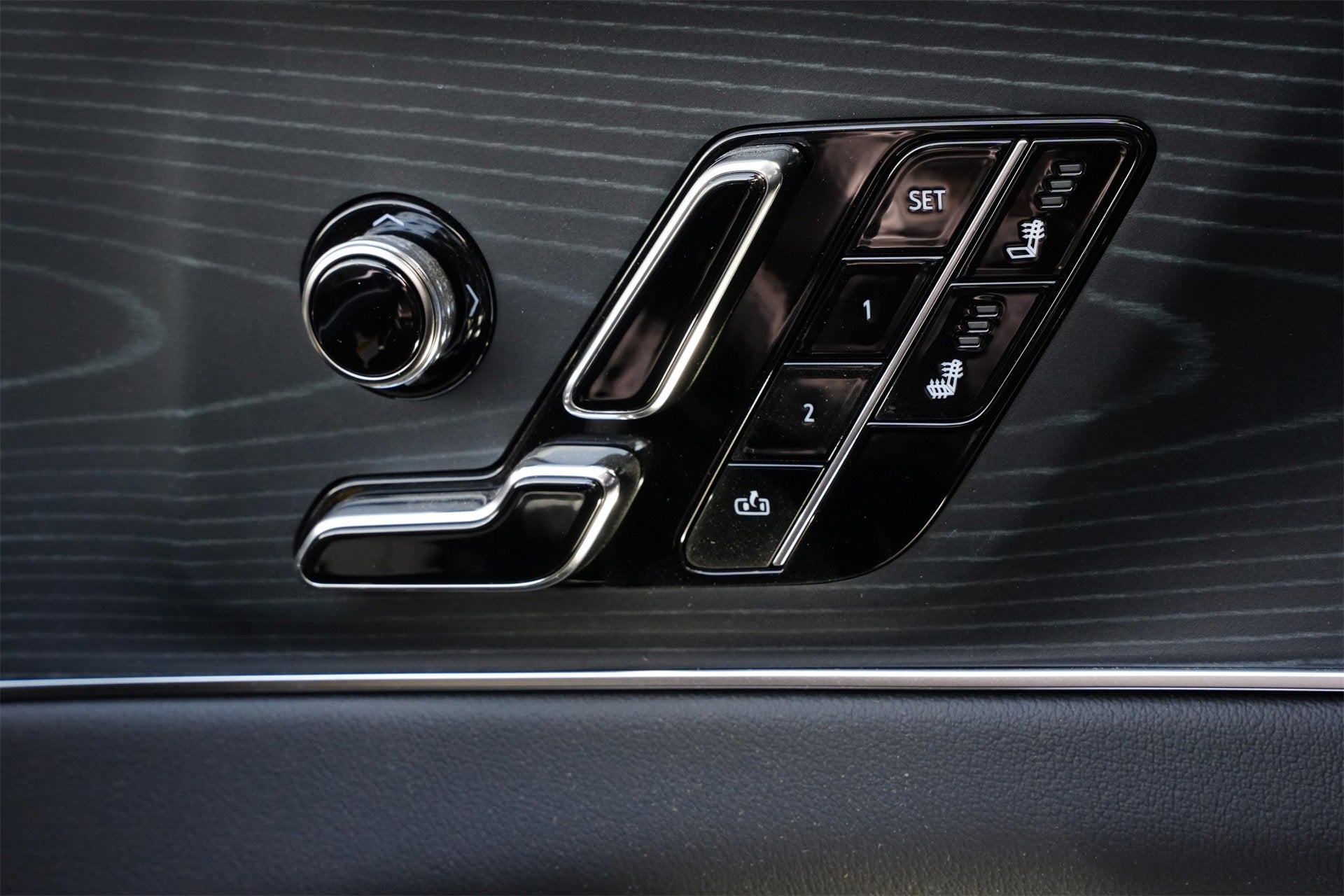 2025 Cadillac LYRIQ Luxury 1