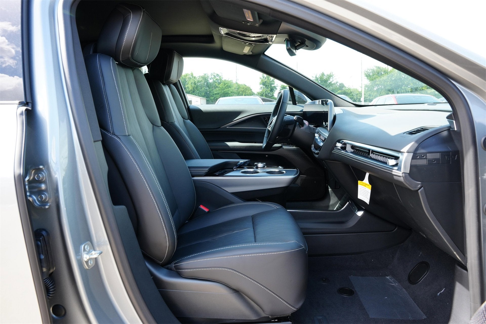 2025 Cadillac LYRIQ Luxury 1