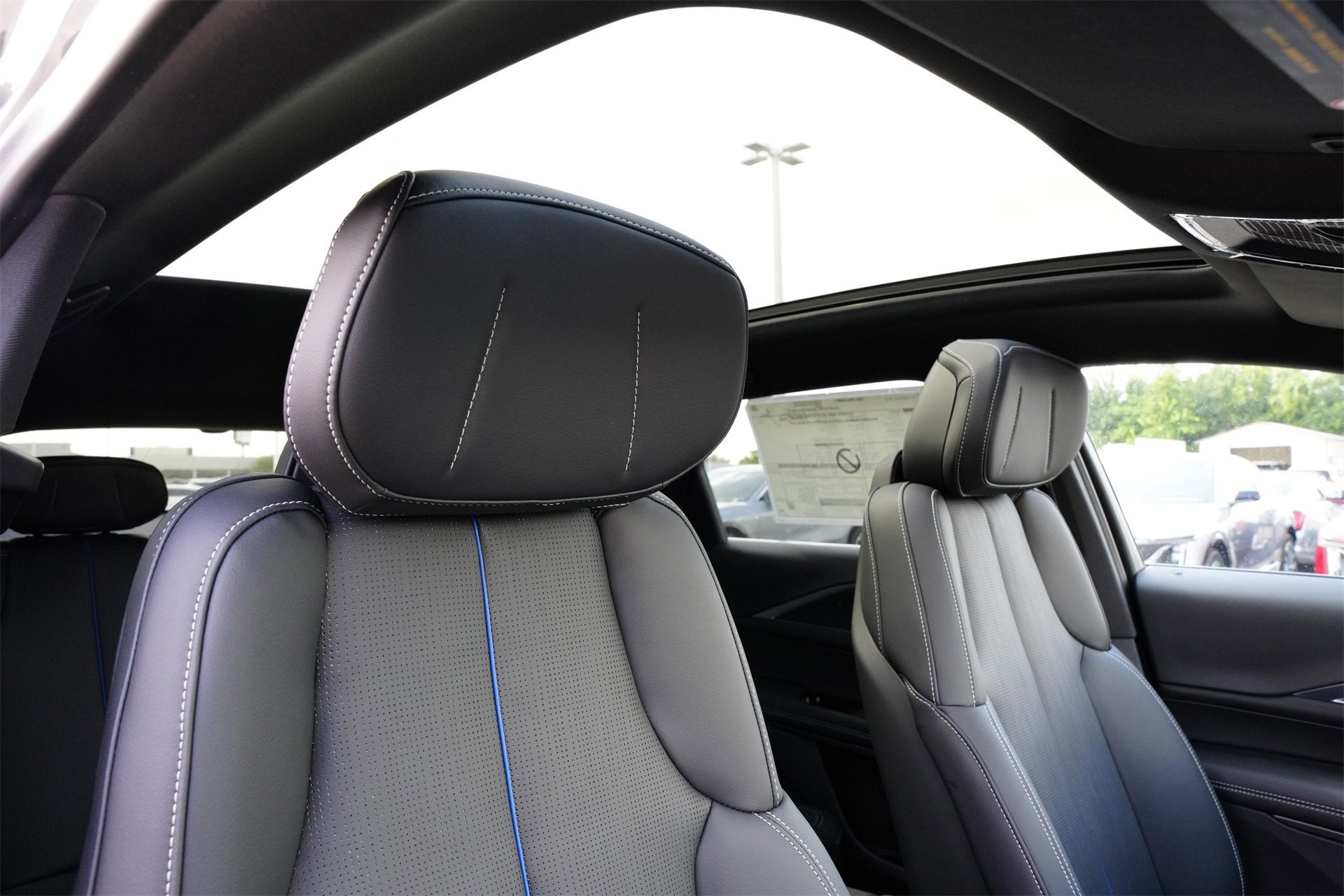 2025 Cadillac LYRIQ Luxury 1