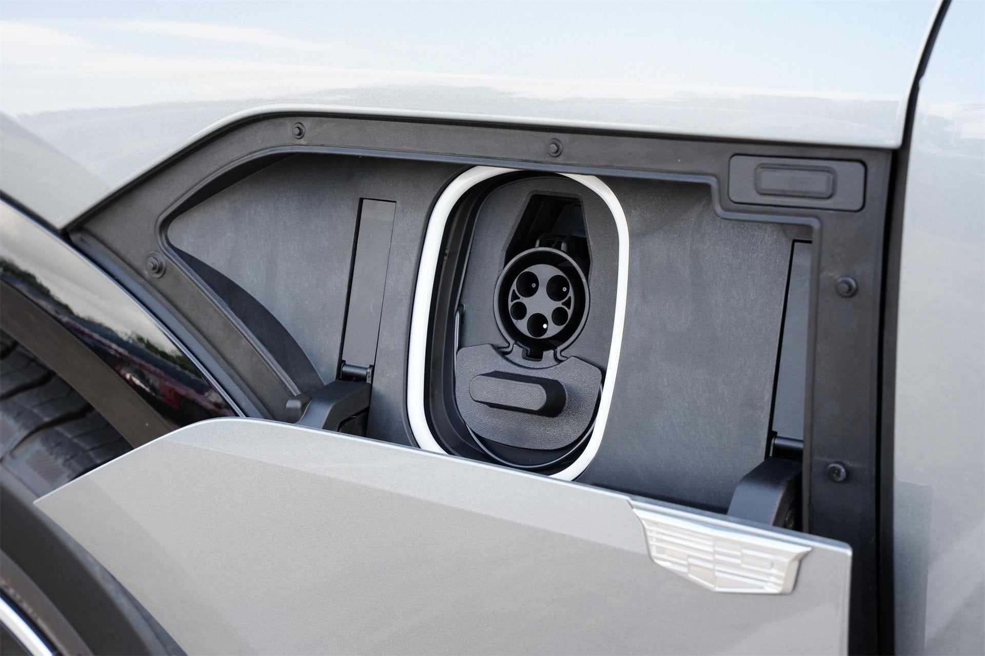 2025 Cadillac LYRIQ Luxury 1