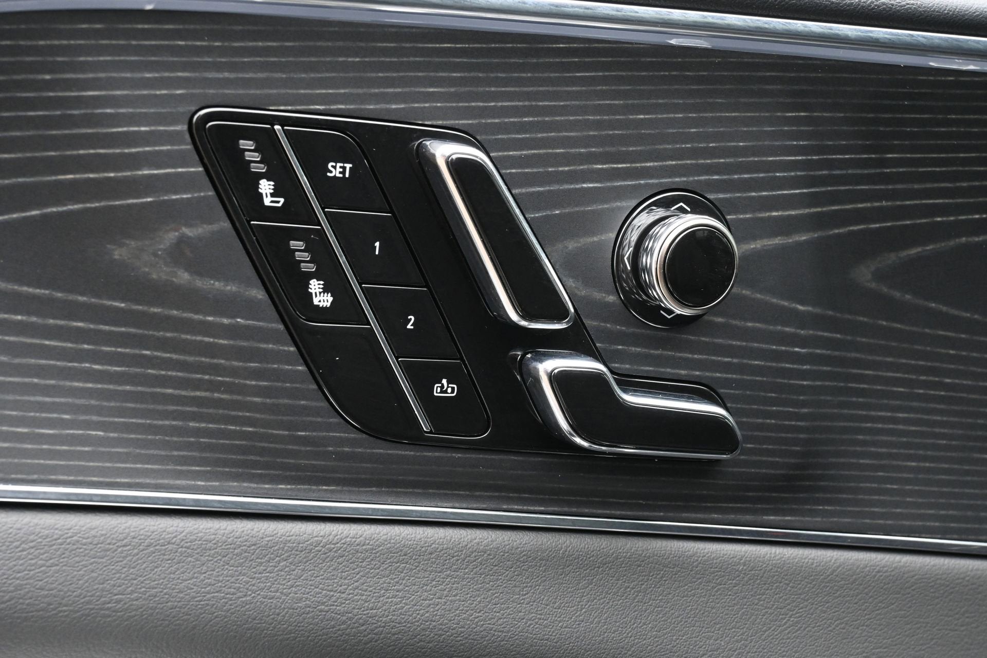 2024 Cadillac LYRIQ Luxury 1