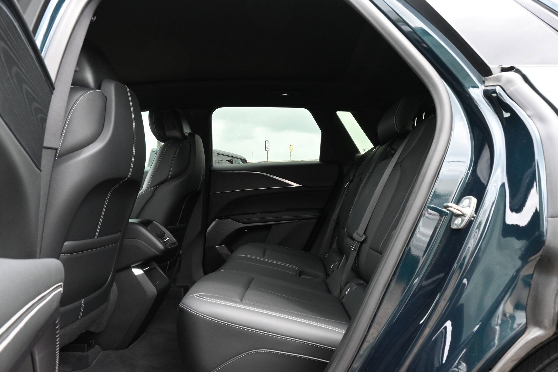 2024 Cadillac LYRIQ Luxury 1