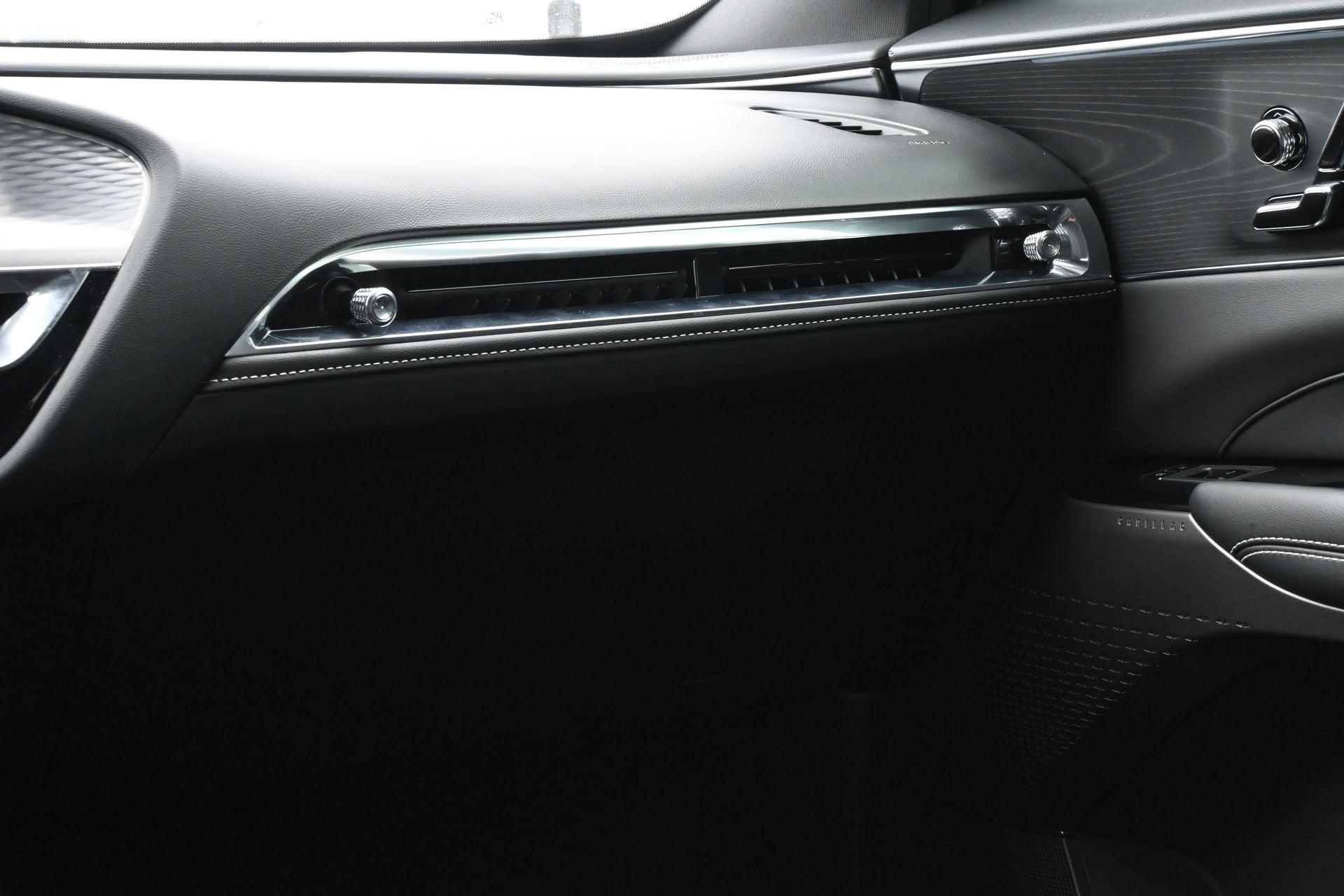 2024 Cadillac LYRIQ Luxury 1