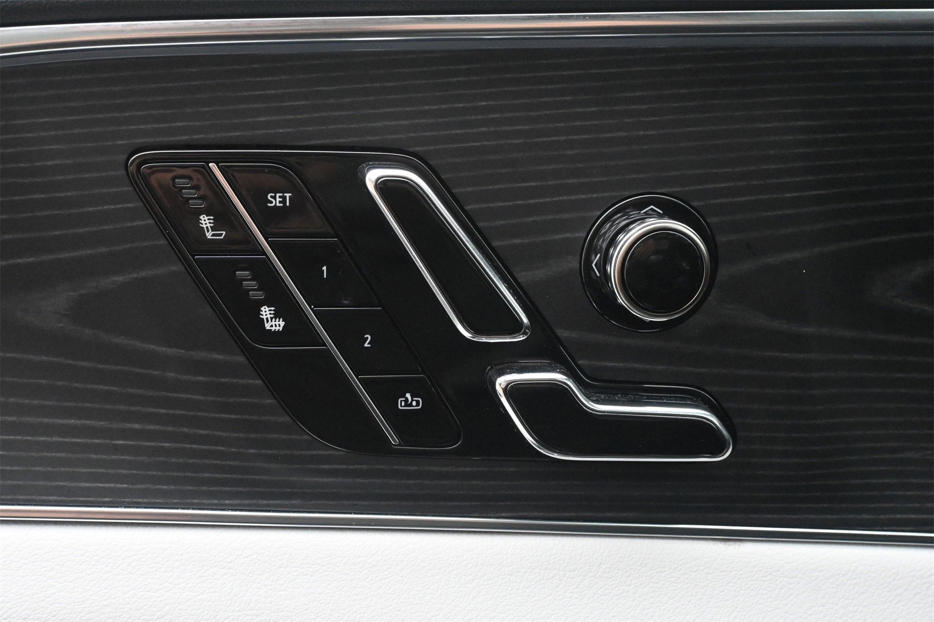 2024 Cadillac LYRIQ Luxury 1