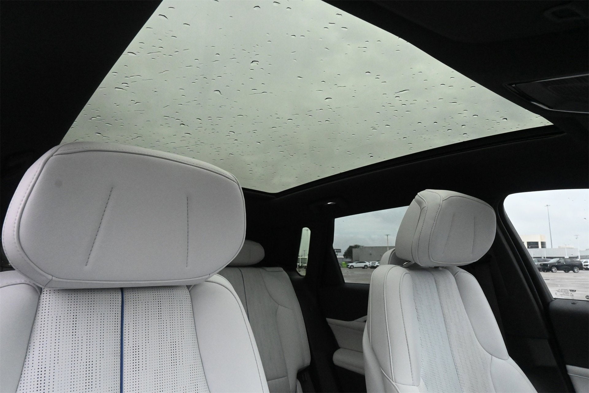 2024 Cadillac LYRIQ Luxury 1