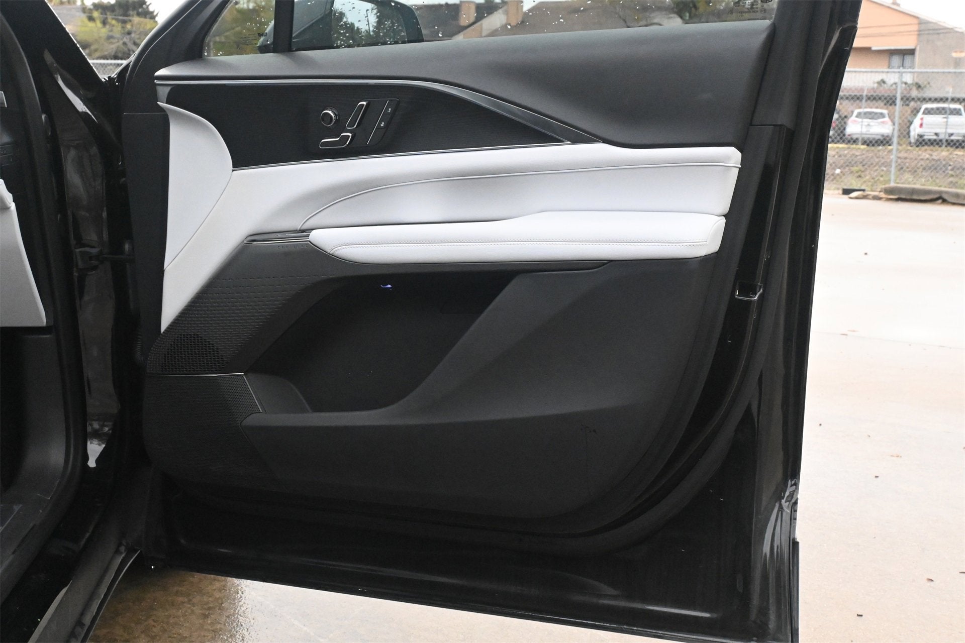 2024 Cadillac LYRIQ Luxury 1