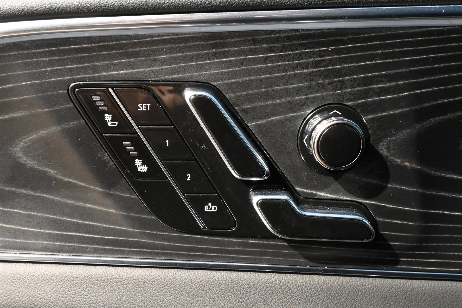 2024 Cadillac LYRIQ Luxury 1