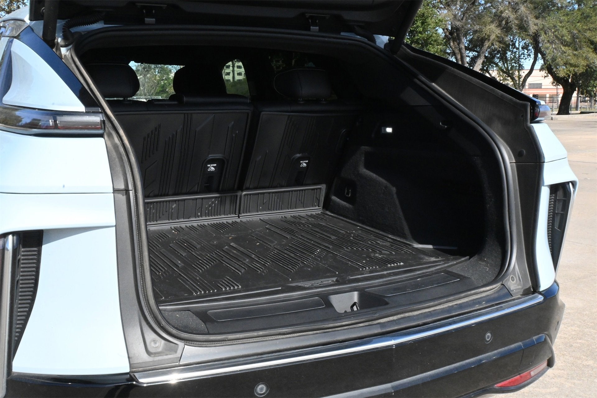 2024 Cadillac LYRIQ Luxury 1