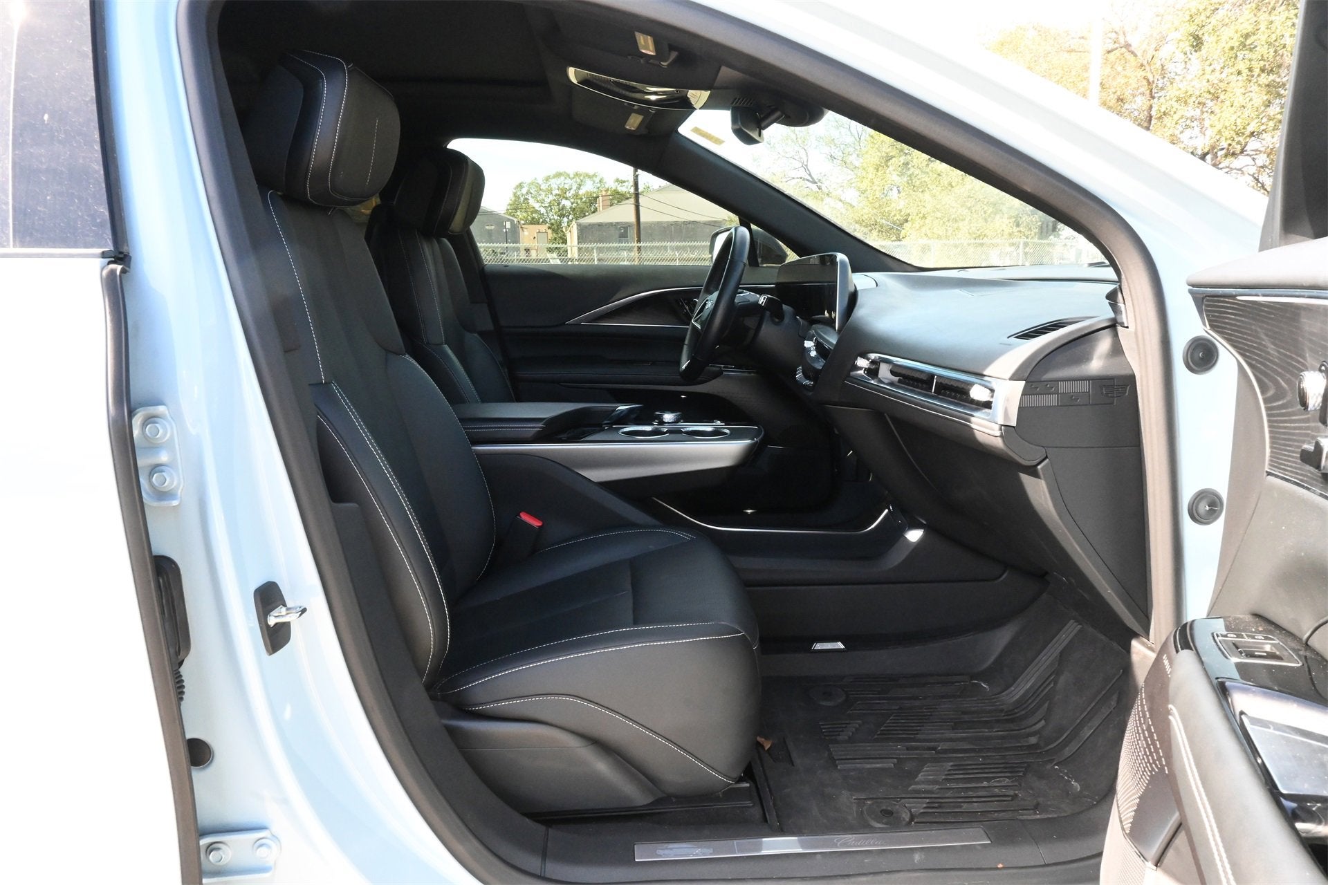 2024 Cadillac LYRIQ Luxury 1