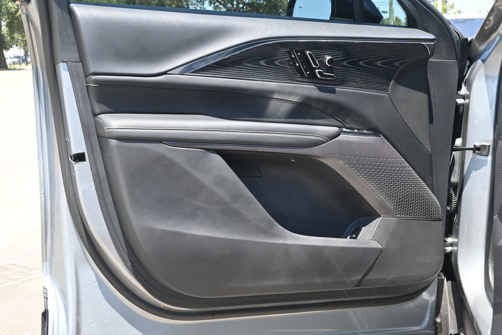 2024 Cadillac LYRIQ Luxury 1