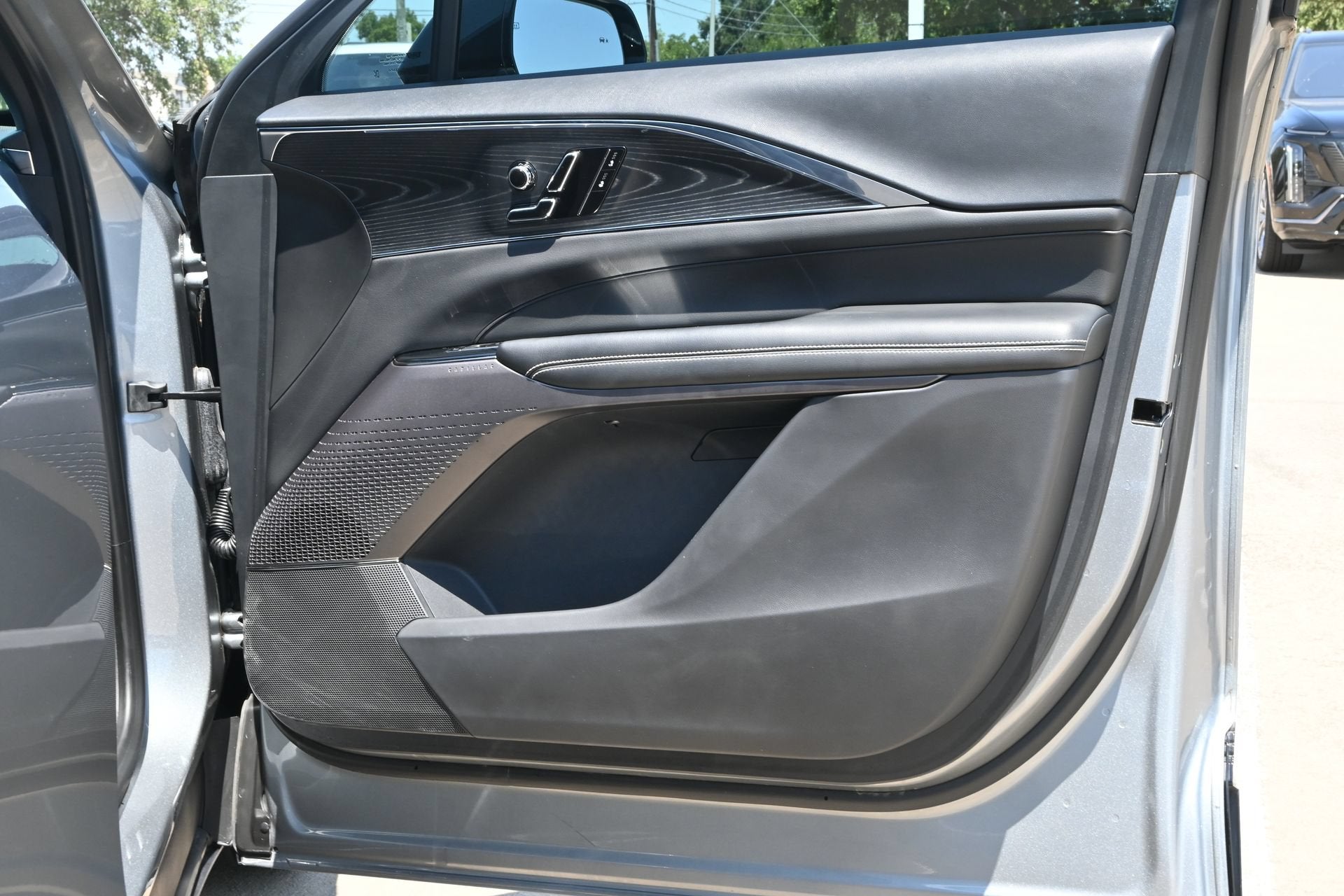 2024 Cadillac LYRIQ Luxury 1