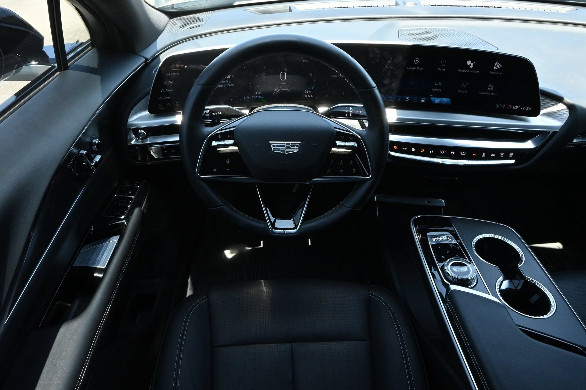 2024 Cadillac LYRIQ Luxury 1