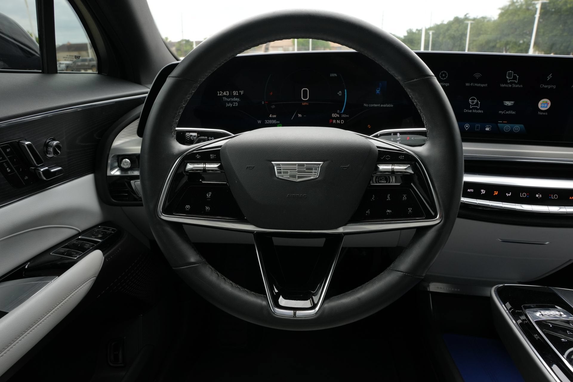 2024 Cadillac LYRIQ Luxury 1