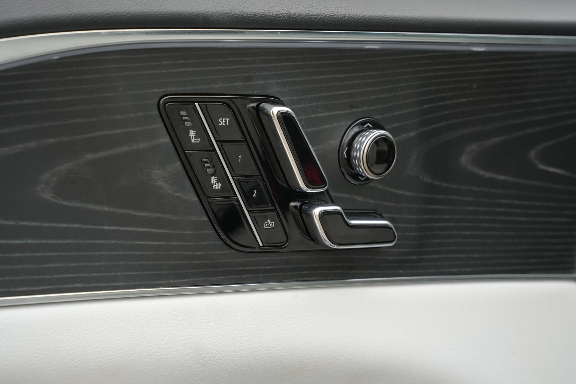 2024 Cadillac LYRIQ Luxury 1