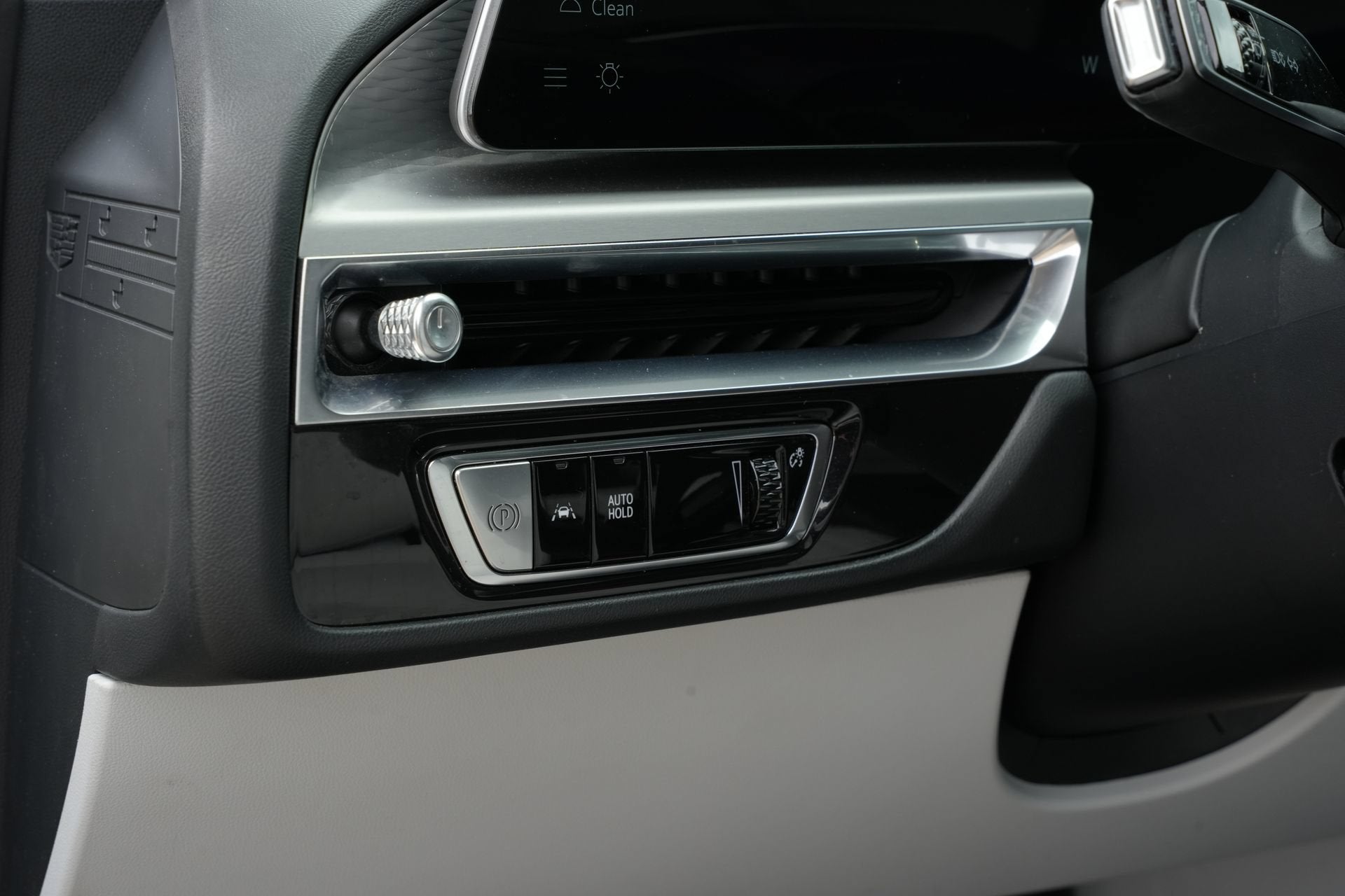 2024 Cadillac LYRIQ Luxury 1