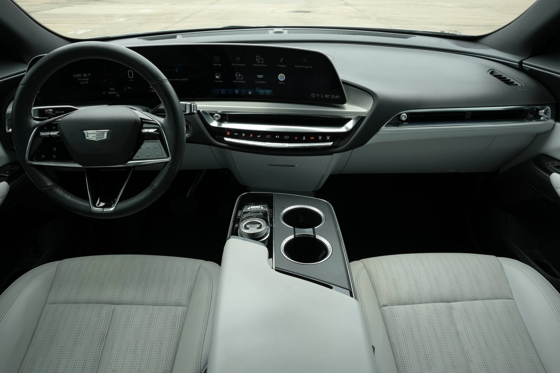 2024 Cadillac LYRIQ Luxury 1