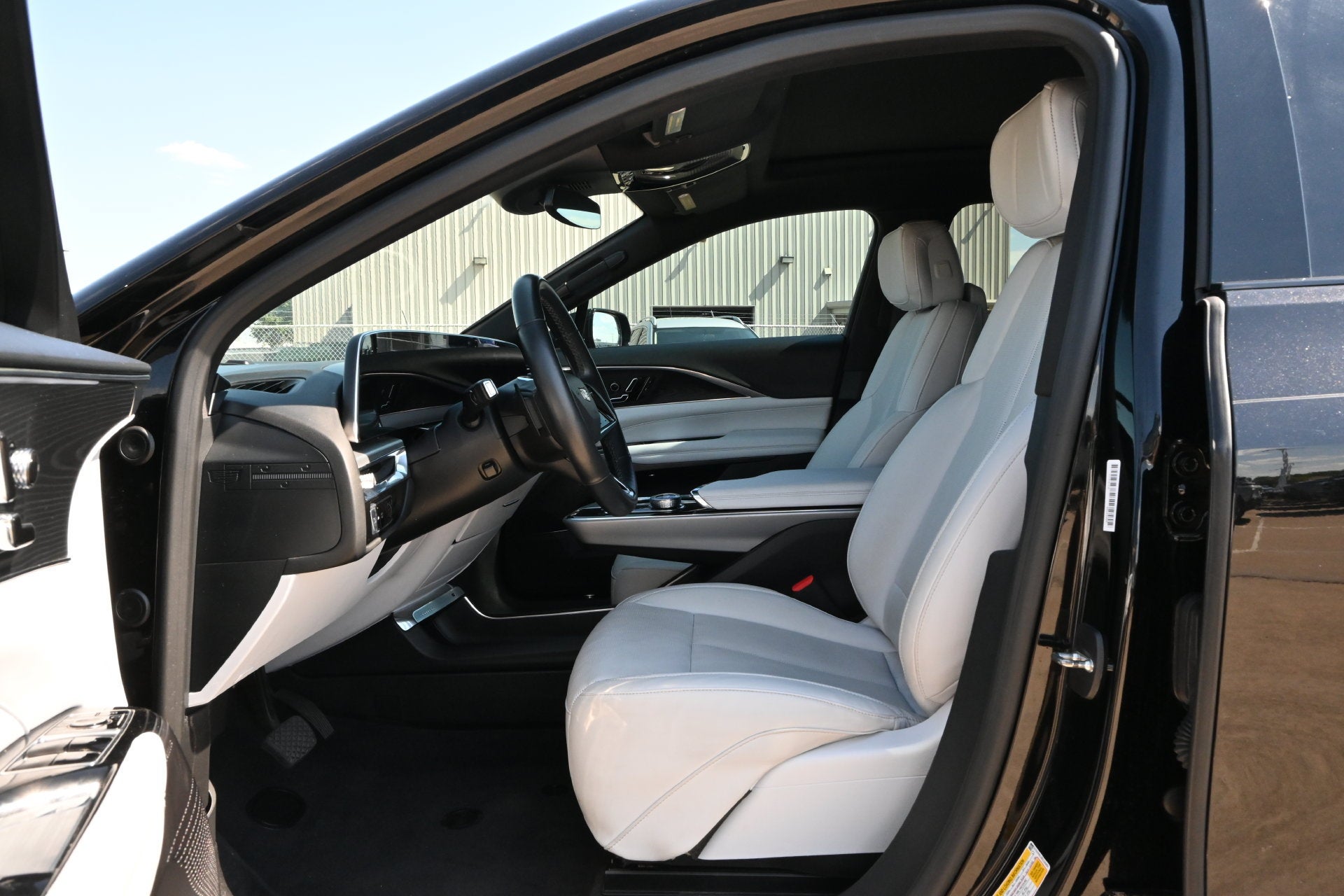 2024 Cadillac LYRIQ Luxury 1