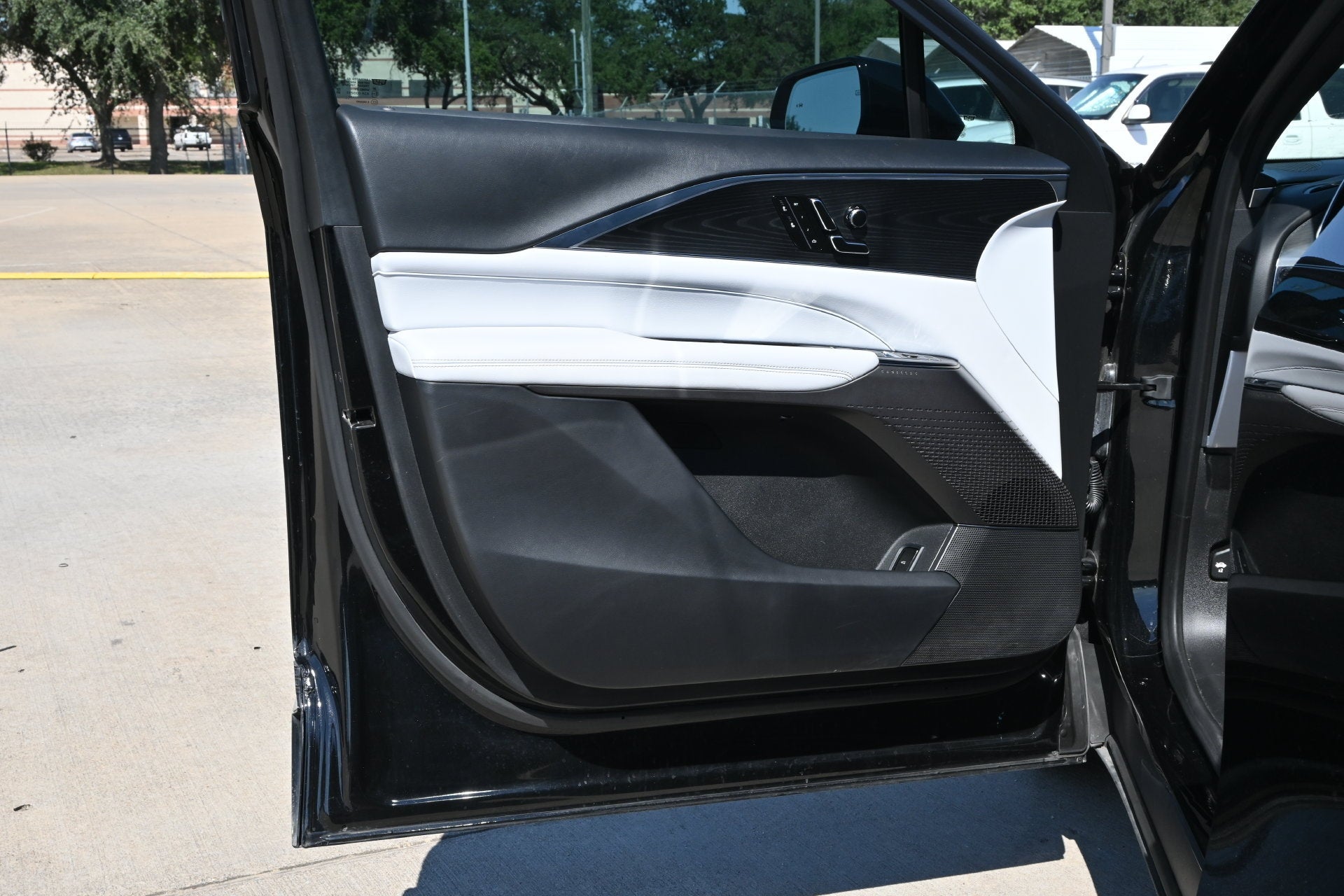 2024 Cadillac LYRIQ Luxury 1